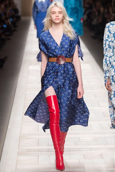 Look 28